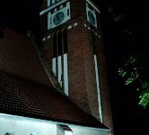kościół nocą